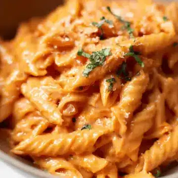 Super Easy Creamy Tomato Pasta