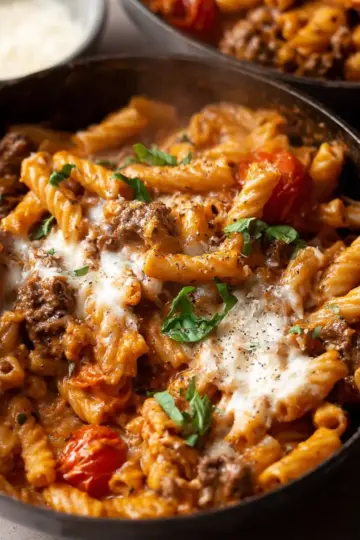 One pot creamy tomato beef pasta