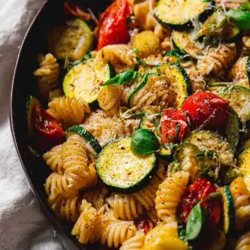 Pasta with Zucchini and Tomatoes