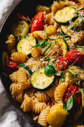 Pasta with Zucchini and Tomatoes