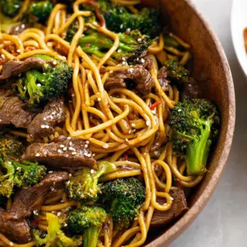 20 Minute Garlic Beef and Broccoli Lo Mein